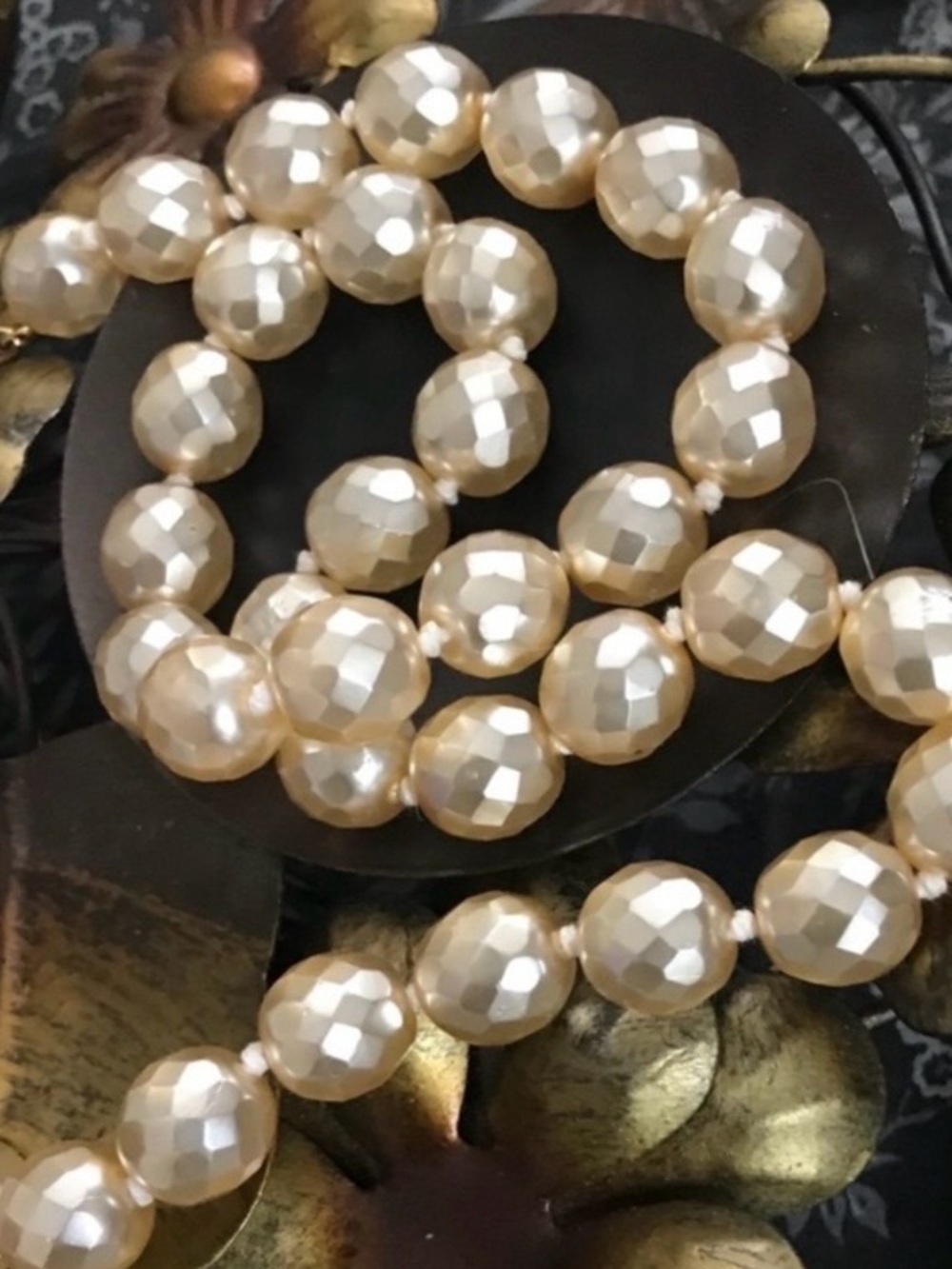 JOAN RIVERS FACETED IRIDESCENT IVORY “FAUX PEARLS” GLASS BEAD NECKLACE